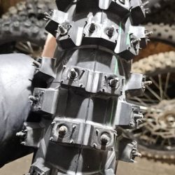 Izpārdots! Ziemas motokrosa riepa ar radzēm Duro Excelerator 90/100-16. Cena 180.00 Eur