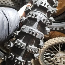 Izpārdots! Ziemas motokrosa riepa ar radzēm Metzeler 110/90-19 MC360 MID SOFT. Cena 280.00 eur